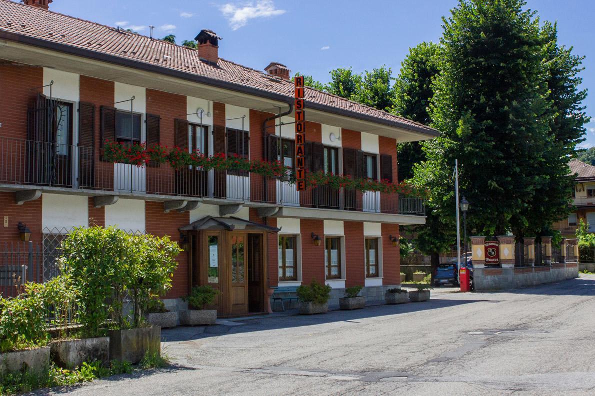Ristorante Buasca Hotel Cuorgnè Exterior foto